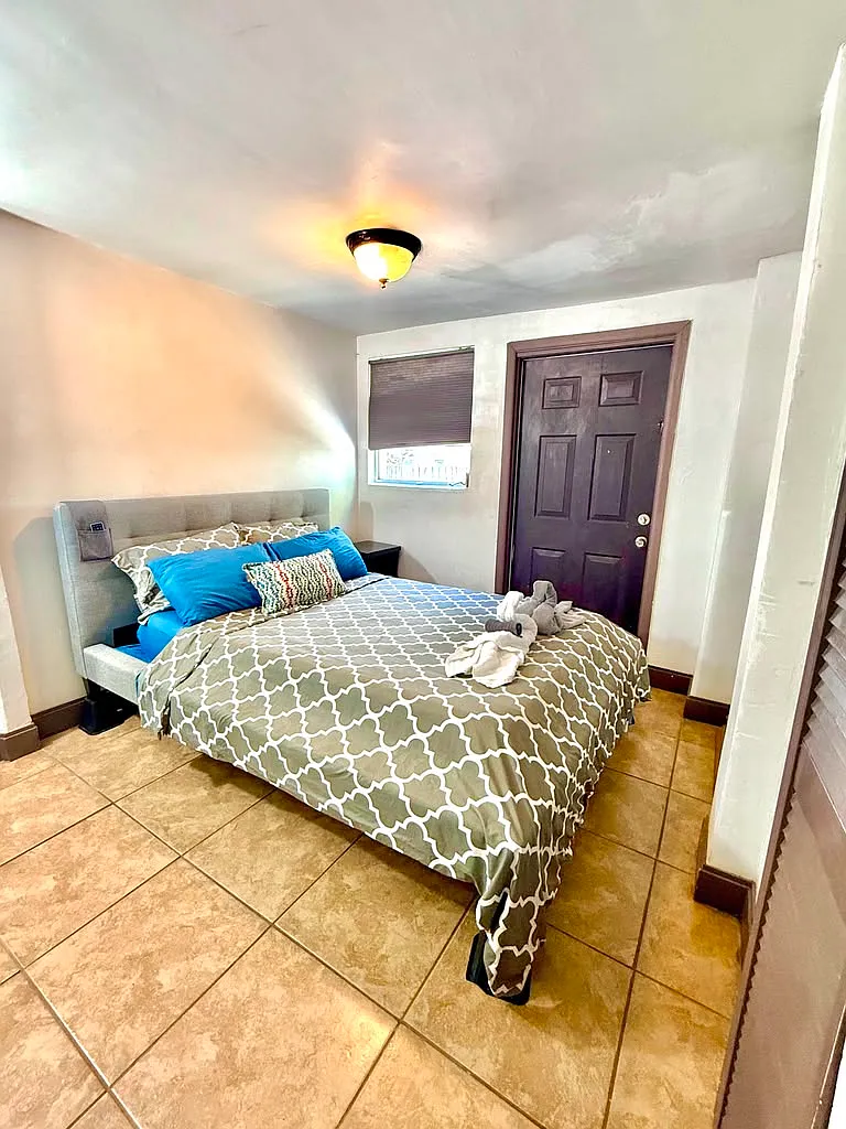 2 bed, 900 sqft, $2,100 — Photo 3