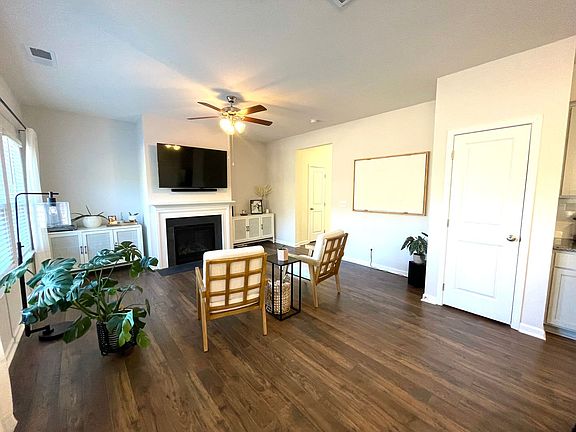 3rd image of 2755 Minuteman Ln