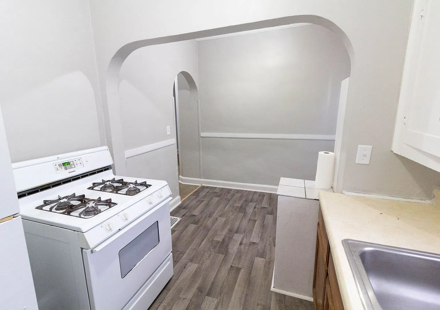 Very Large 1 Bed / 1 Bath — Photo 1