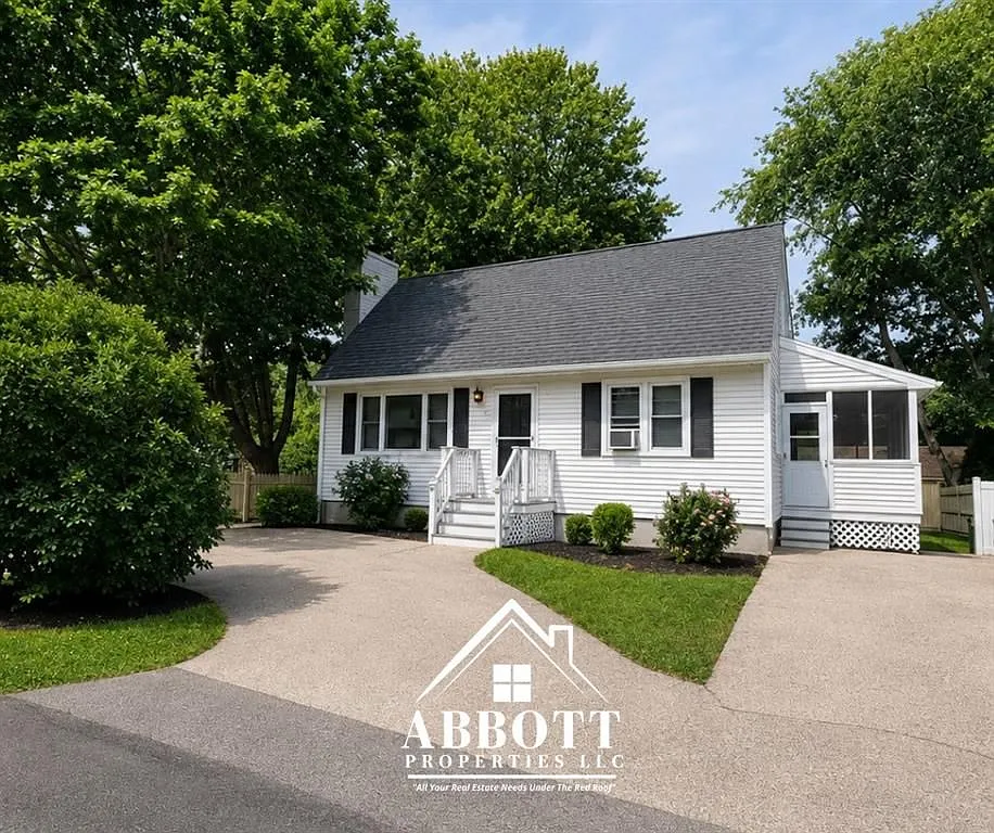 3 bed, 1.0 bath, 1400 sqft, $3,200 — Photo 1