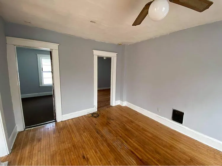 2142 Highland Ave apt 2 — Photo 4