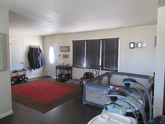 2nd image of 422 E Yeso Dr