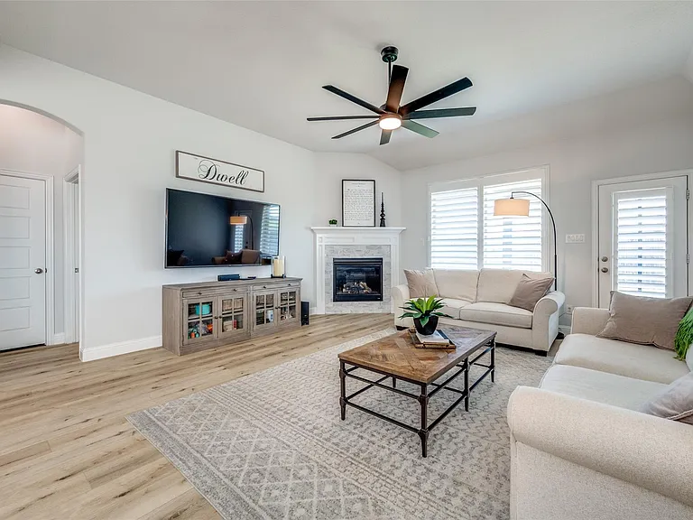230 Fox Crossing Ln — Photo 5
