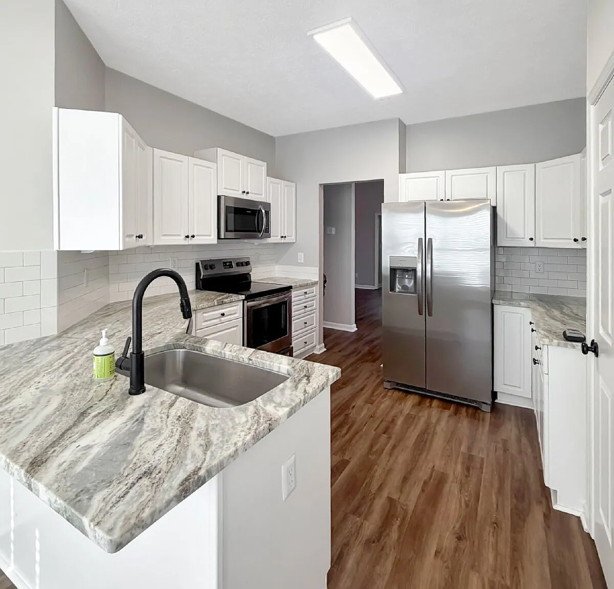 3 bed, 2.0 bath, 1600 sqft, $1,990 — Photo 3