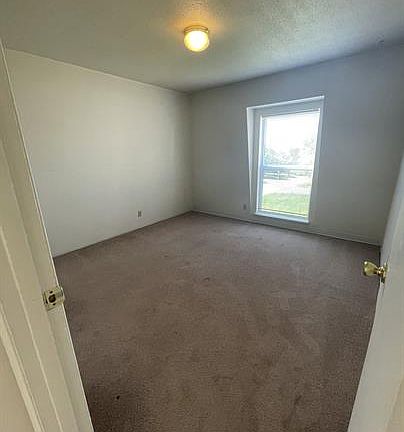 3rd image of 1450 Meadowview Dr #7