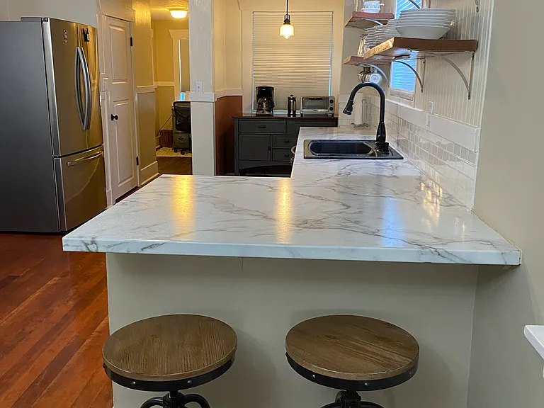 1027 N Sherwood St — Photo 3
