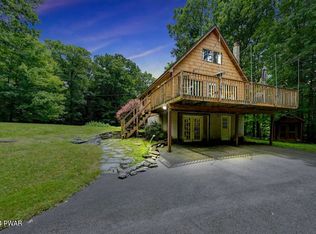 44 Robin Ln, Hawley, PA 18428