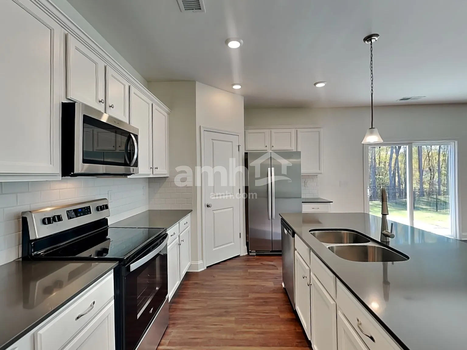 5 bed, 3.0 bath, 2513 sqft, $3,000 — Photo 4