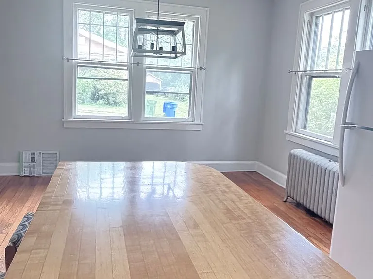 8 Salem Ave — Photo 4