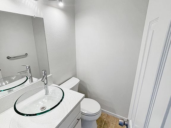 5th image of 2504 Woodlands Way