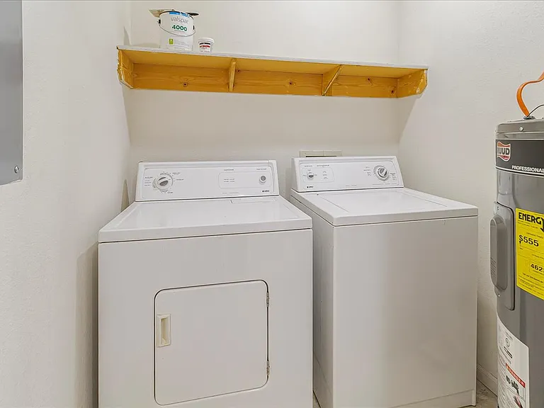 720 E Culton St #I — Photo 8