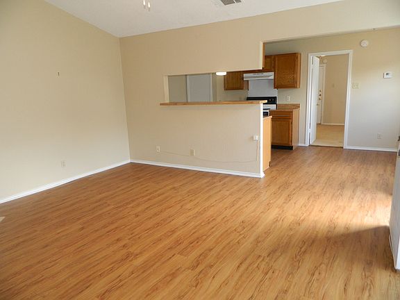 5th image of 527 Cutty Trl APT A