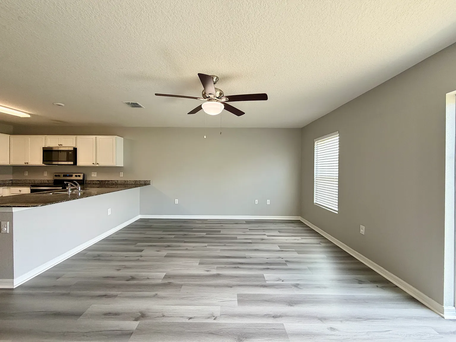 4 bed, 1400 sqft, $1,750 — Photo 4
