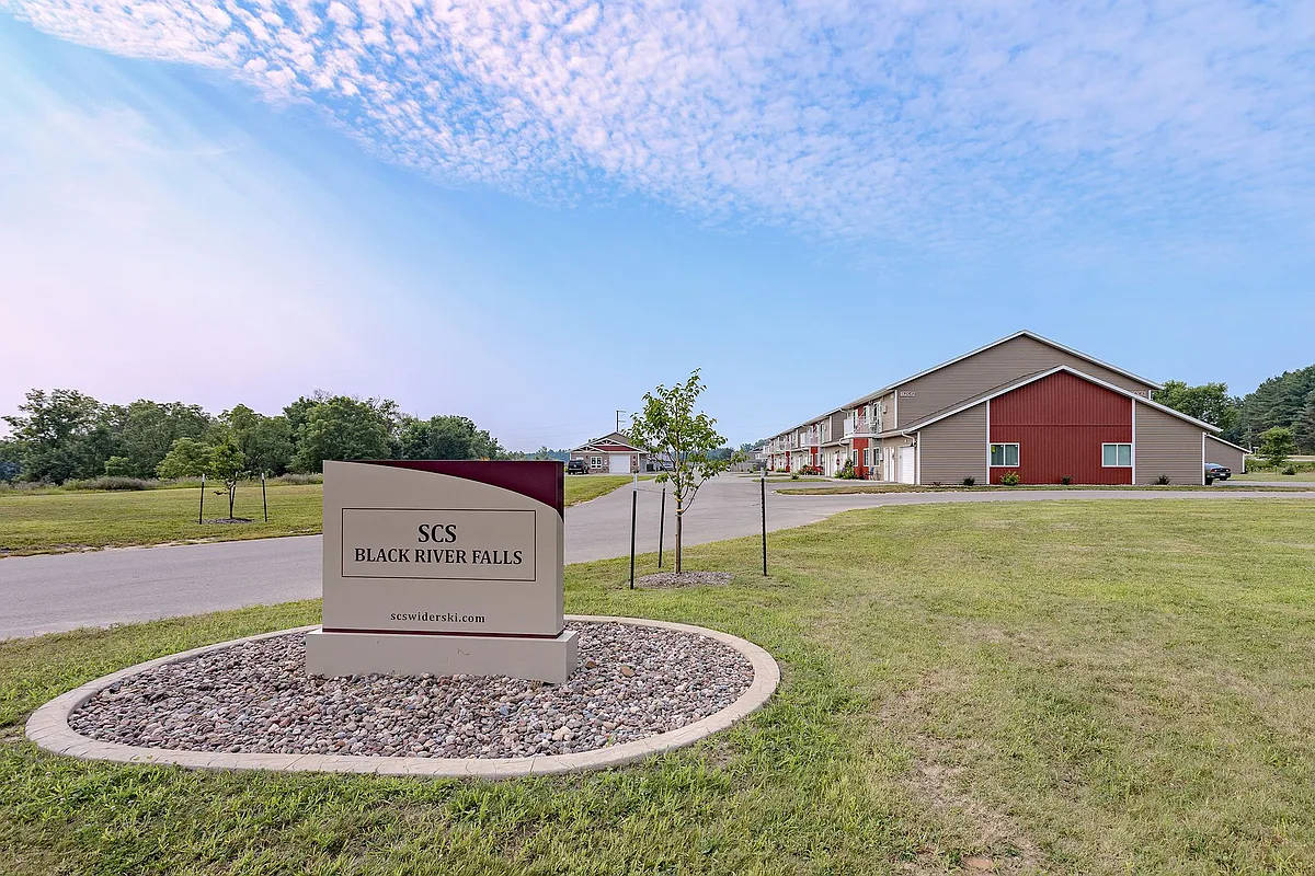 Building Photo - N6695 Riverview Dr #3205