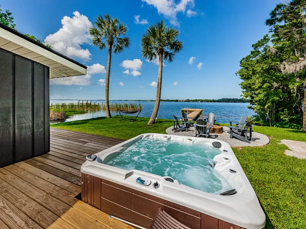 160 George St S, Tarpon Springs, FL 34688