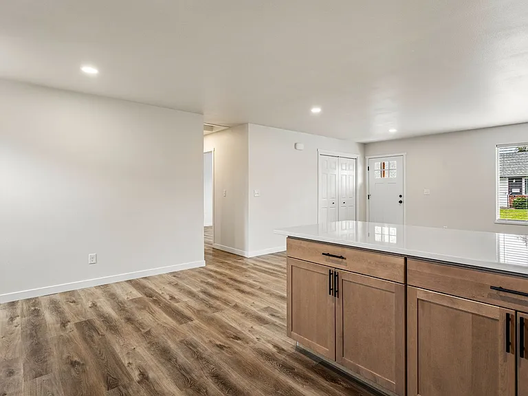 1302 S 14th Ave — Photo 17