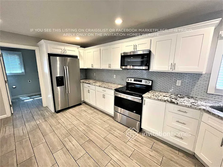 943 E Manhatton Dr — Photo 9
