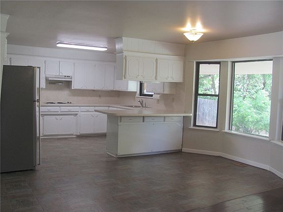 Dinning Area, Bay Window