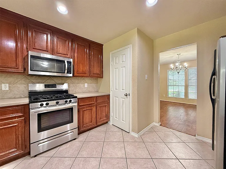 1810 Katlyn Ln — Photo 17