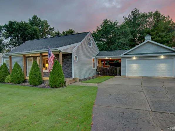 212 S Elms Rd, Flushing, MI 48433