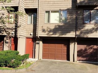 26 Towne House Rd #26, Hamden, CT 06514