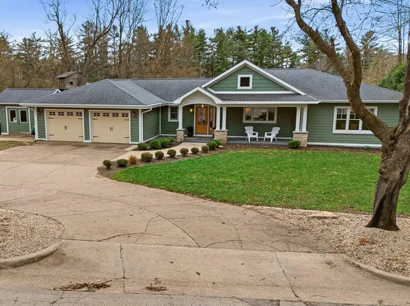 437 River St, Black River Falls, WI 54615