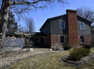 205 Sharpe St, Essexville, MI