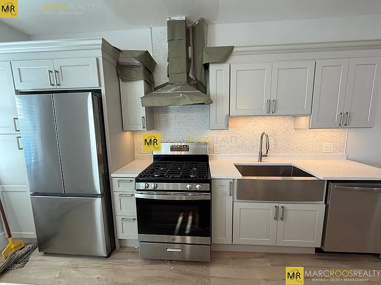 55 W Eagle St #2 — Photo 5