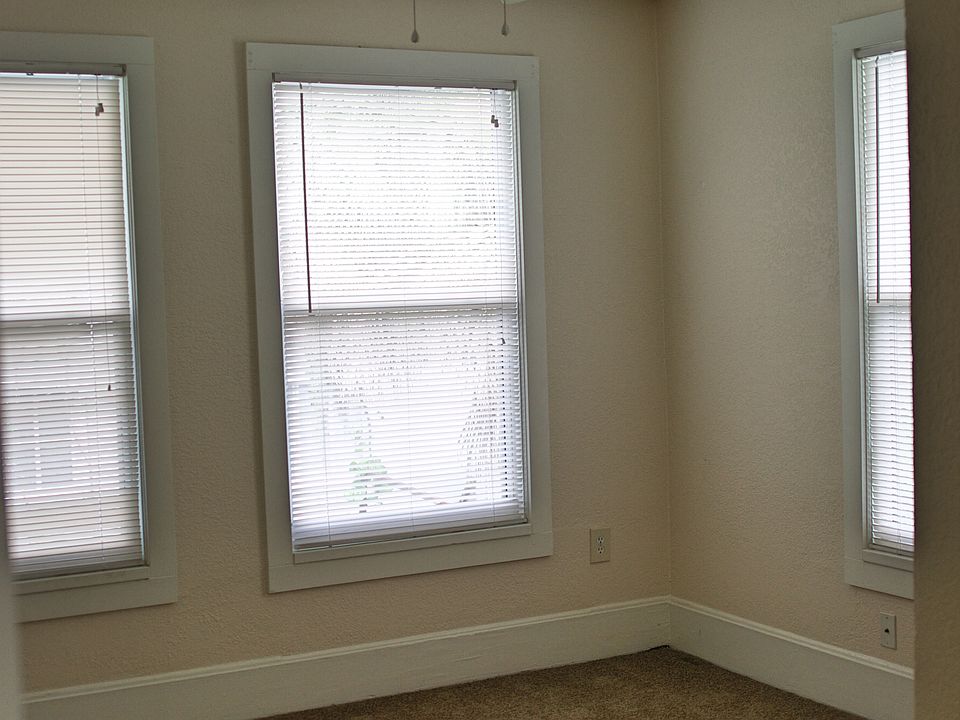 1st image of 1702 Riverview Dr APT D