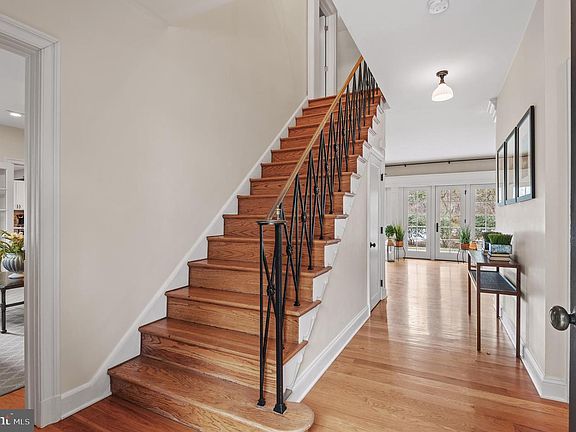 3rd image of 10 Overhill Rd