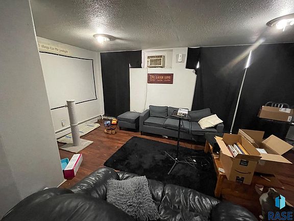 4th image of 207 W 14th St