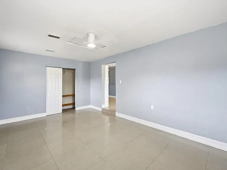 740 E Evanston Cir — Photo 9