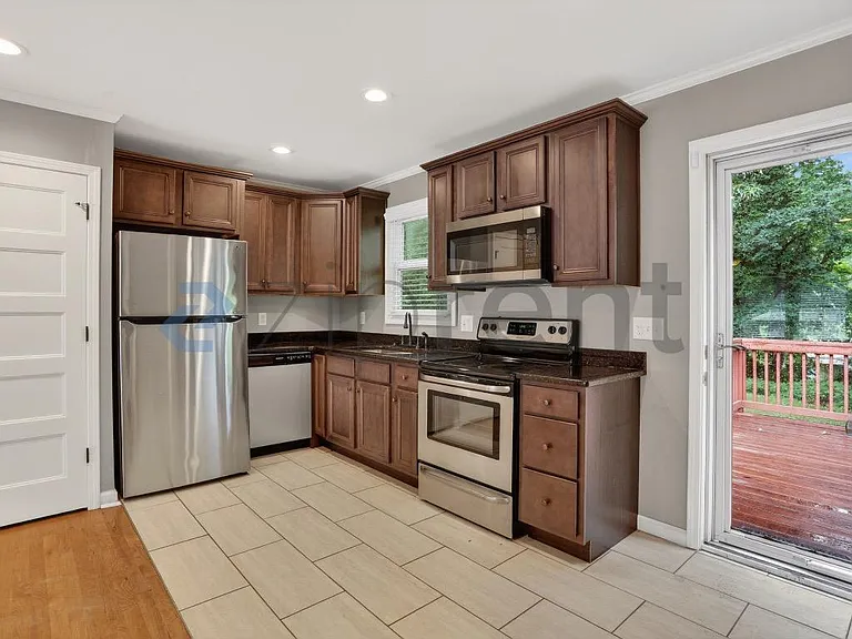 1404 Lockwood Dr SW — Photo 11