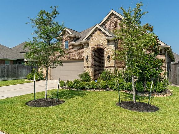 2nd image of 10935 Sarah Bluff Ln