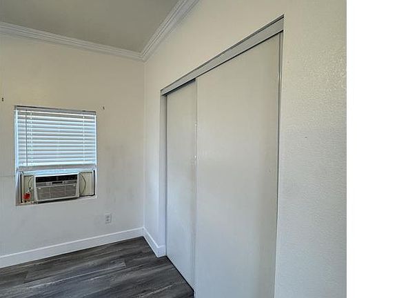 4th image of 1581 E 51st St
