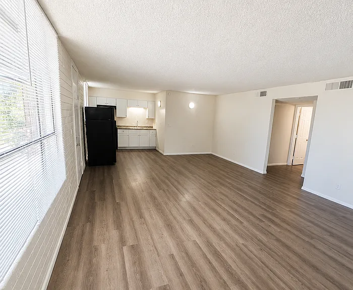 2041 W Berridge Ln #6 — Photo 11