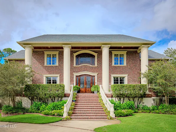 609 Rue Dauphine, Ocean Springs, MS 39564