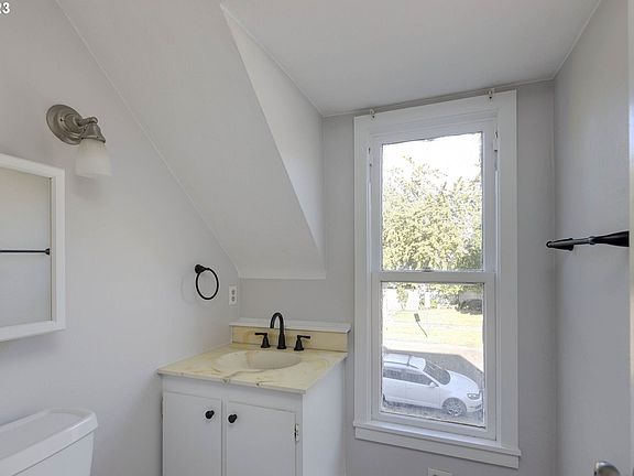 4th image of 1213 Church St NE