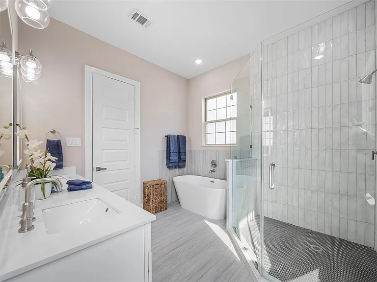 303 Queen Sude Ln — Photo 21