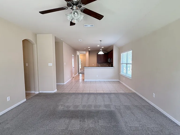 616 Kinghaven Dr — Photo 2