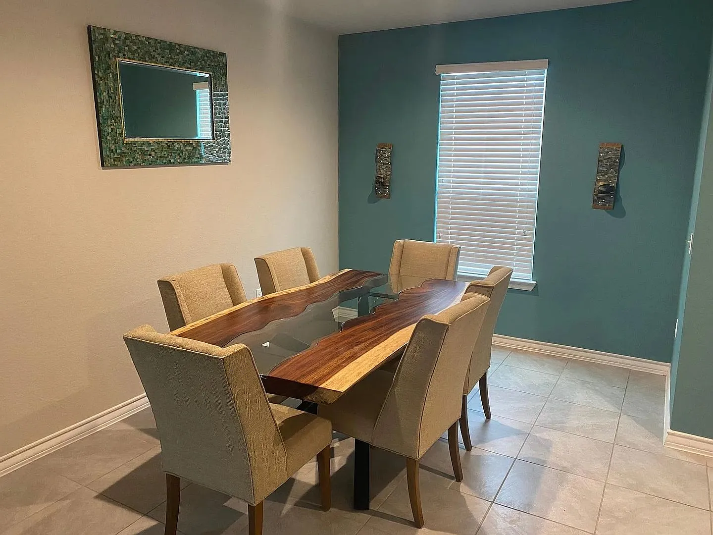 Room in 4 Bedroom Home in Austin — Photo 3