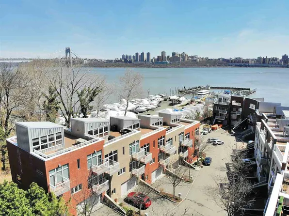 10 Vela Way #10, Edgewater, NJ 07020