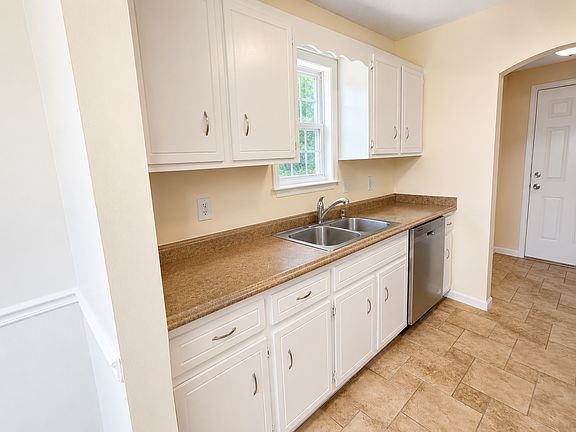 4th image of 1140 Timothy Ave
