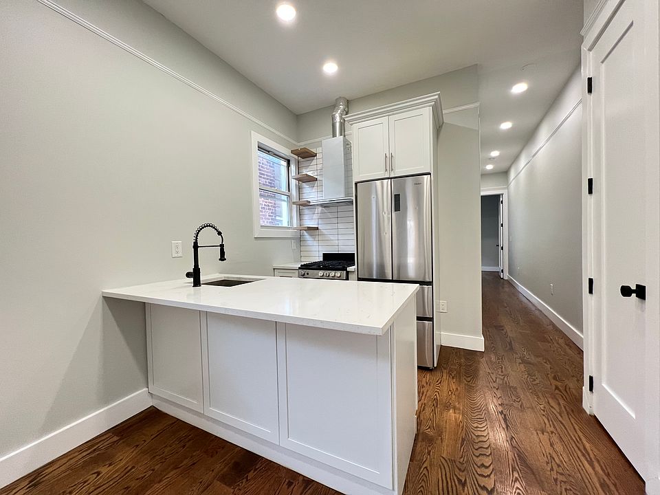1st image of 112 Duncan Ave #1L