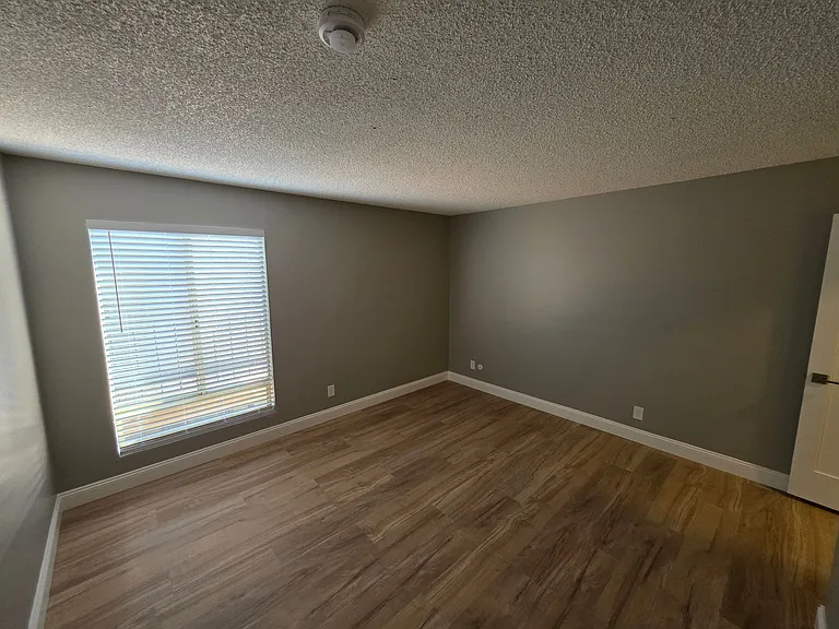 Providence House Apartments — Photo 32