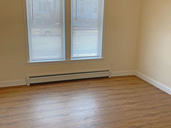 5th image of 323 Pearl St Unit 2
