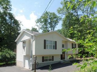 260 Timber Hill Rd, Henryville, PA 18332