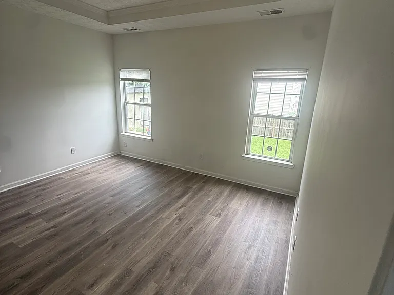 705 Waveland Ave — Photo 22