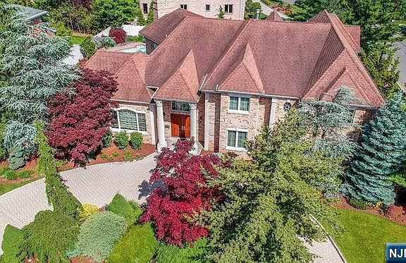 3rd image of 27 Roberts Rd