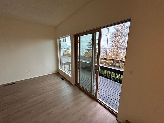 Private deck off of open-concept living/dining rooms